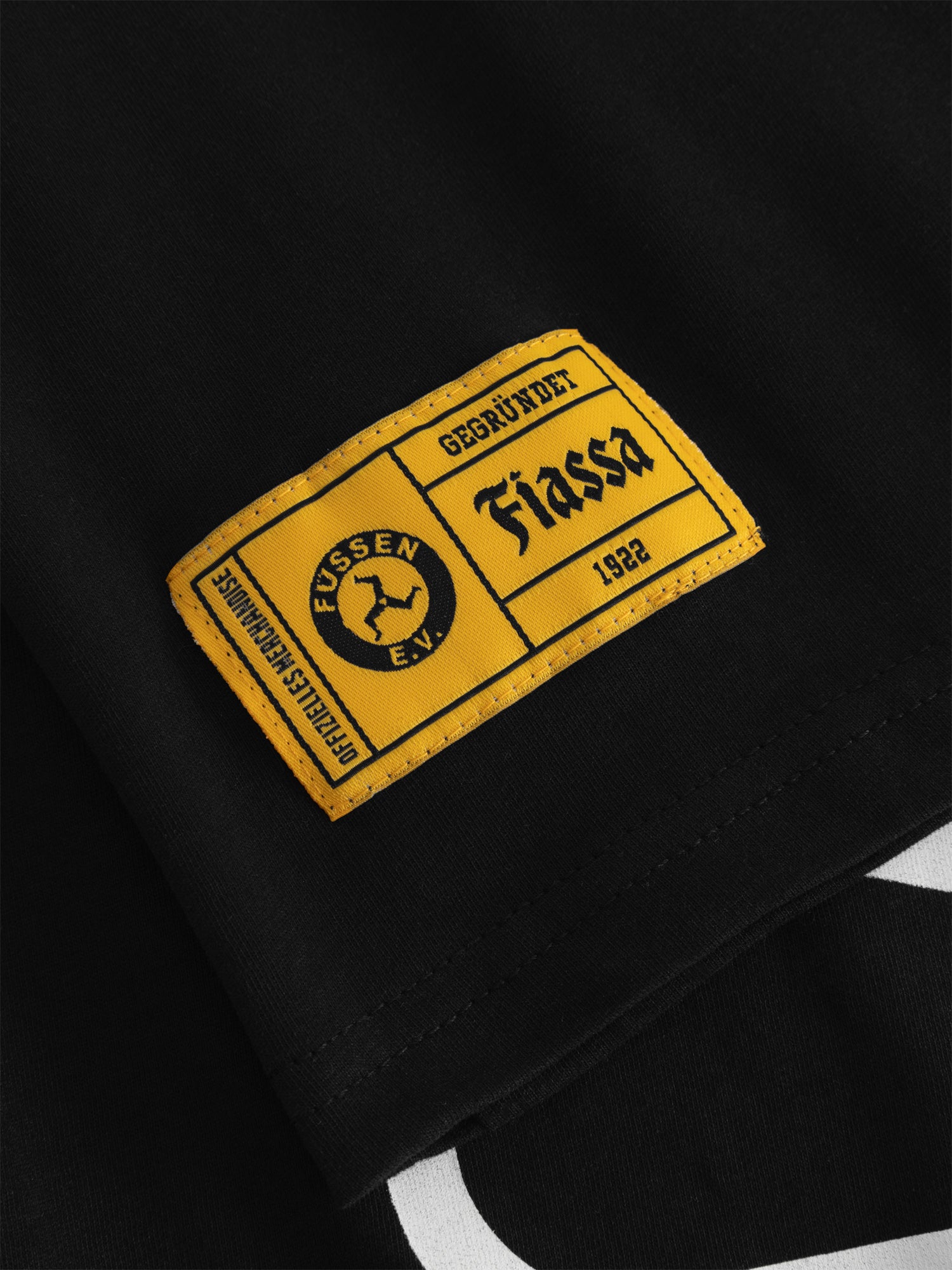 T-Shirt 1922 mit Backprint - schwarz